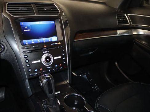 Used 2018 Ford Explorer Limited AWD/4WD image 46