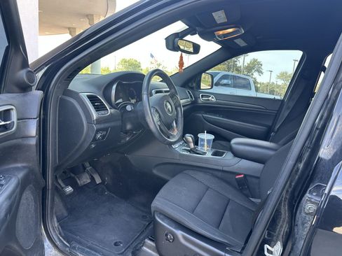 Used 2018 Jeep Grand Cherokee Laredo image 5