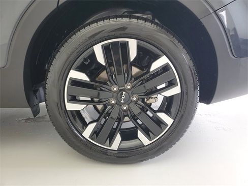 Used 2024 Kia Telluride SX image 11