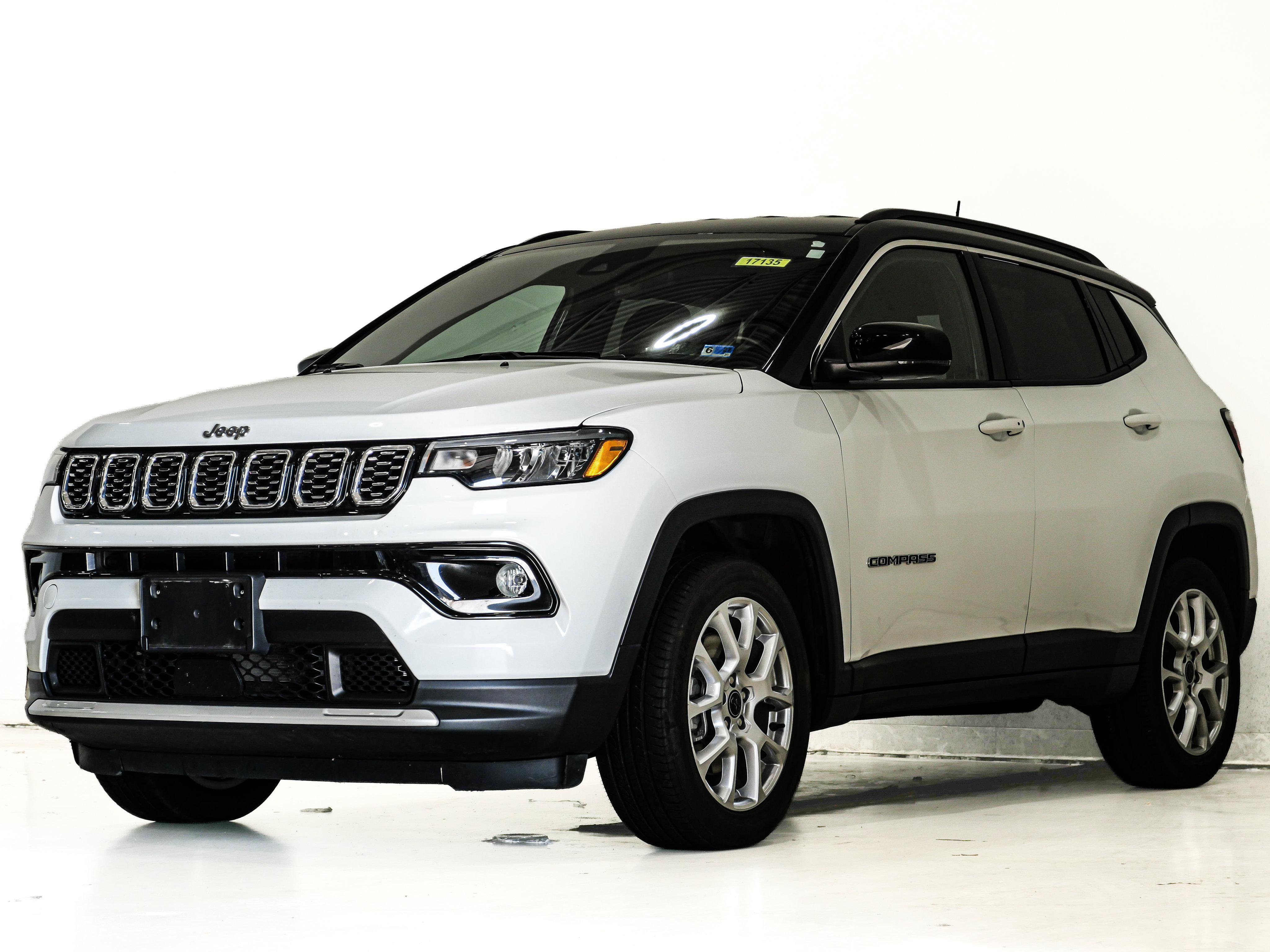 Used 2025 Jeep Compass Limited AWD/4WD image 3