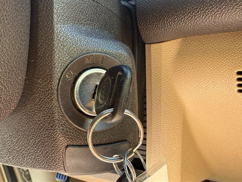 Used 2010 Buick Enclave CXL FWD image 13
