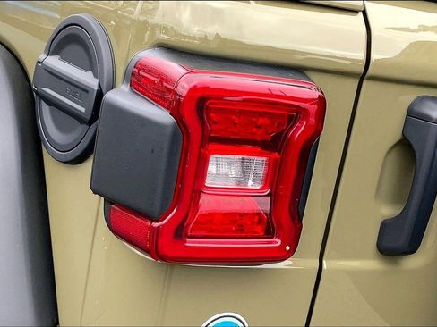 Certified 2025 Jeep Wrangler Rubicon w/ Safety Group image 26