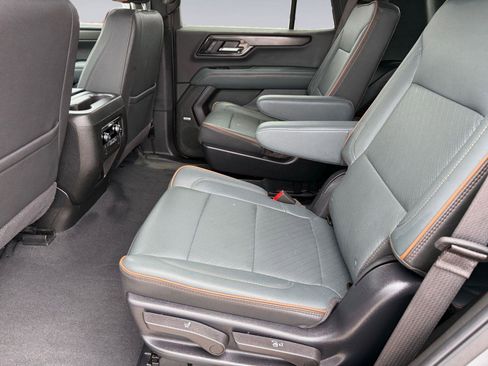 Used 2025 GMC Yukon AT4 w/ AT4 Premium Package AWD/4WD image 16