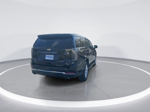 Used 2025 Chevrolet Suburban Premier image 8