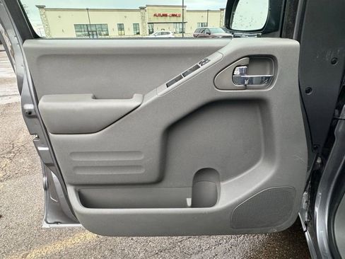 Used 2018 Nissan Frontier SV image 21
