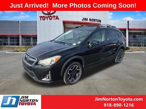 Used 2017 Subaru Crosstrek 2.0i Limited image 3