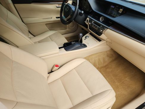 Used 2015 Lexus ES 350 w/ Luxury Package FWD image 26