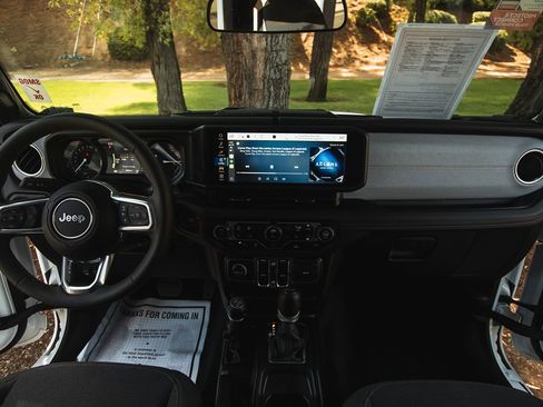 Used 2024 Jeep Wrangler Sahara image 26