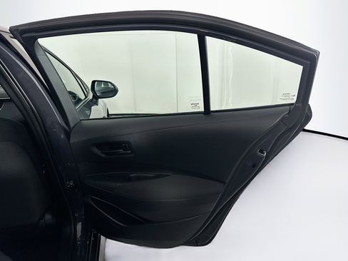 Used 2025 Toyota Corolla LE image 27