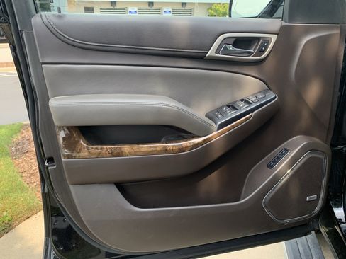 Used 2015 GMC Yukon Denali w/ Premium Package AWD/4WD image 10
