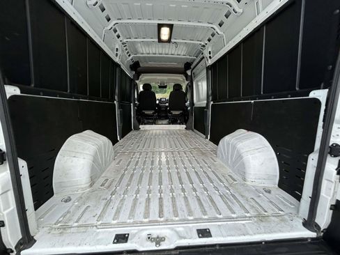 Used 2025 RAM ProMaster 2500 w/ Convenience Group FWD image 14