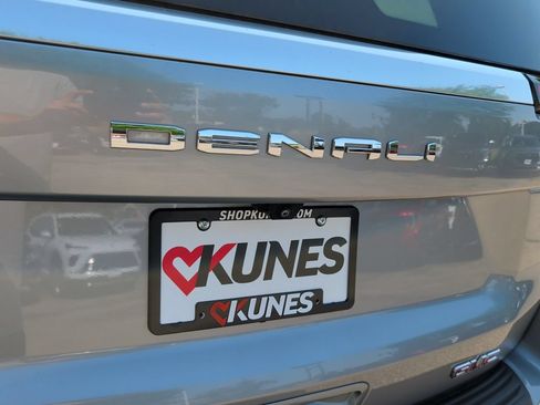 Used 2025 GMC Yukon XL Denali AWD/4WD image 26