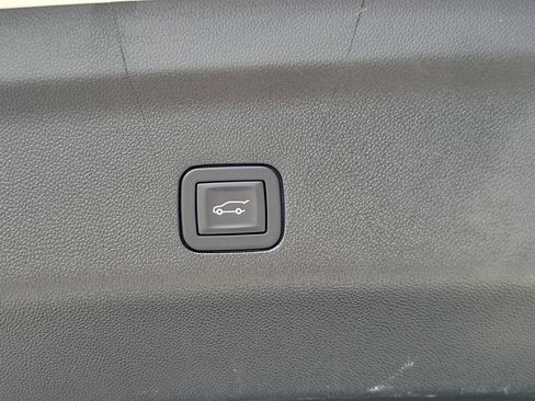 Used 2025 Chevrolet Suburban Z71 AWD/4WD image 18