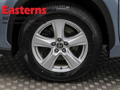 Used 2023 Toyota Highlander LE image 32