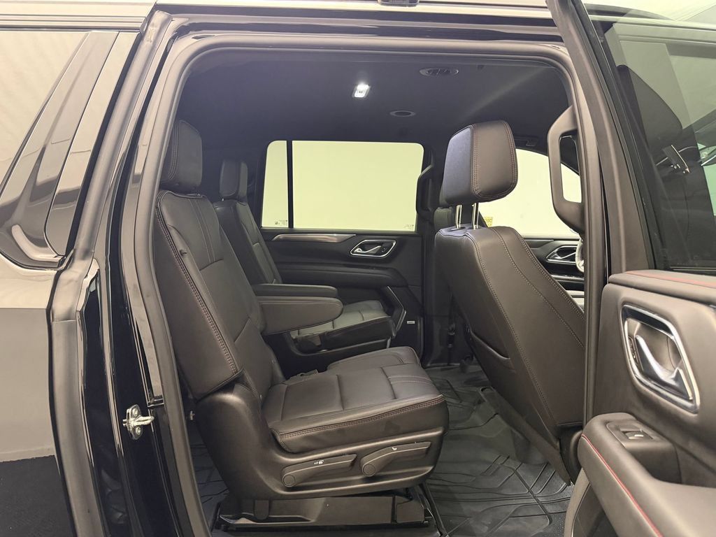 Used 2023 Chevrolet Suburban RST w/ Luxury Package AWD/4WD image 30