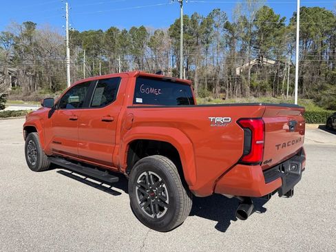 Used 2025 Toyota Tacoma TRD Sport image 2