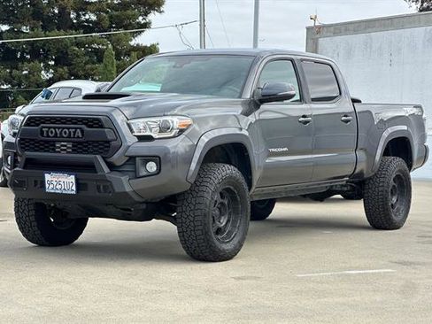 Used 2019 Toyota Tacoma TRD Sport image 7
