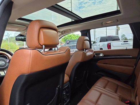 Used 2012 Jeep Grand Cherokee Overland Summit RWD image 19