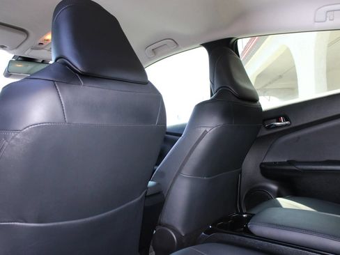 Used 2018 Toyota Prius Prime Premium FWD image 13