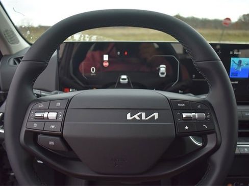 New 2025 Kia K4 EX image 22
