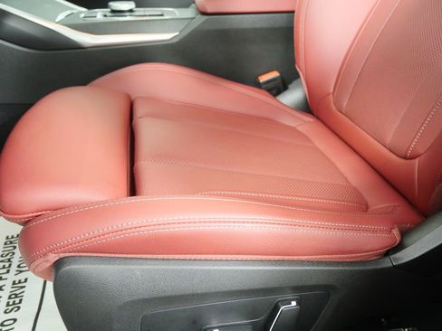 Certified 2025 BMW 330i Sedan image 10