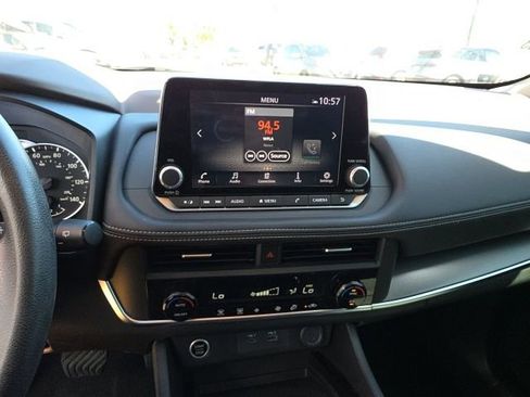 Used 2023 Nissan Rogue SV FWD image 17