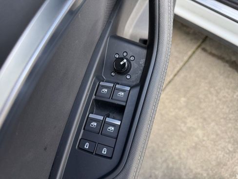 Used 2022 Audi e-tron Premium w/ Convenience Plus Package image 13