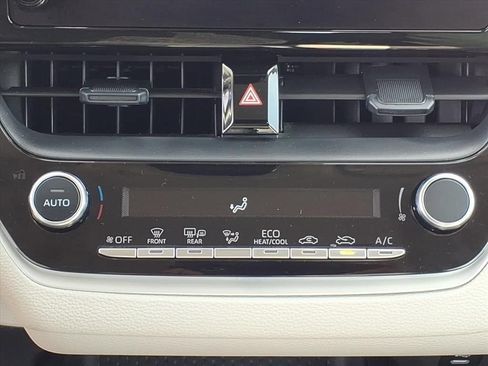 Used 2026 Toyota Corolla LE FWD image 8