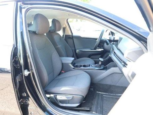 Used 2025 Kia K4 FWD image 24