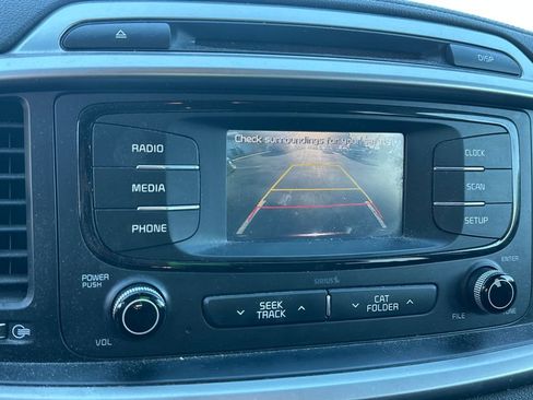 Used 2017 Kia Sorento LX image 8