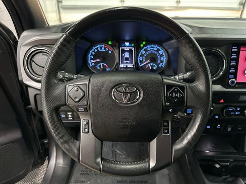 Used 2021 Toyota Tacoma TRD Off-Road w/ Technology Package AWD/4WD image 16