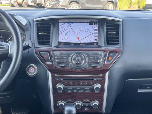 Used 2019 Nissan Pathfinder Platinum w/ Cargo Package image 9