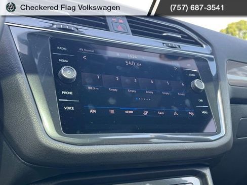 Used 2024 Volkswagen Tiguan SE w/ Panoramic Sunroof Package AWD/4WD image 41