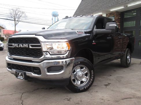 Used 2024 RAM 3500 Tradesman w/ Chrome Appearance Group image 32