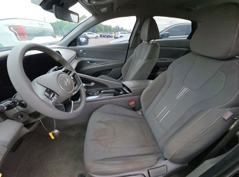 Used 2024 Hyundai Elantra SEL FWD image 9