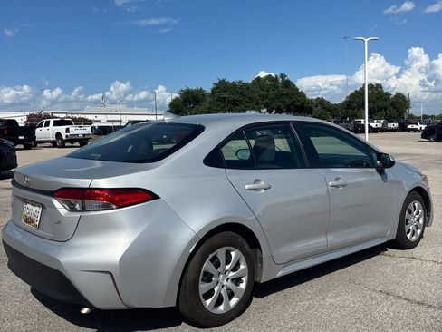 Used 2024 Toyota Corolla LE FWD image 11