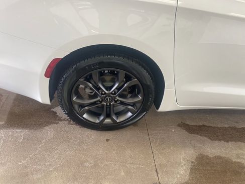 New 2026 Chrysler Pacifica Select image 16