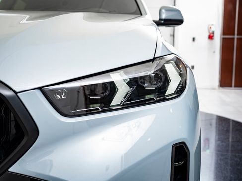 New 2026 BMW X6 xDrive40i image 16