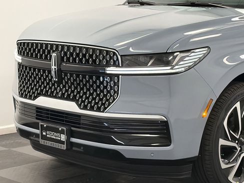 New 2026 Lincoln Navigator Reserve image 2