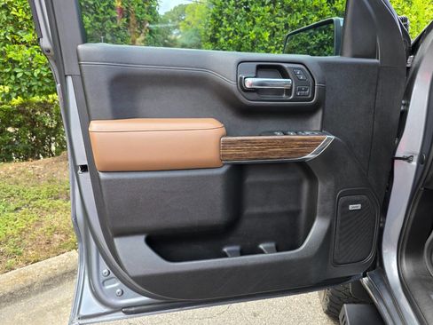 Used 2019 Chevrolet Silverado 1500 High Country w/ Technology Package image 13