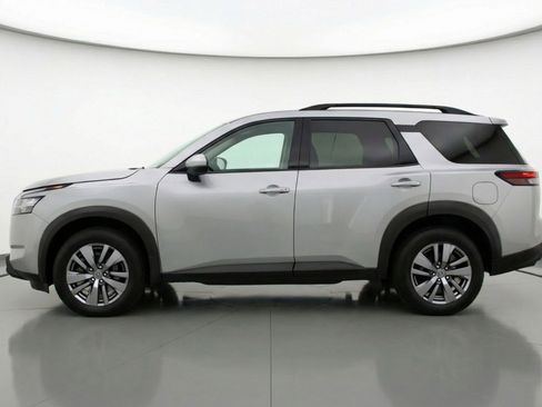 Used 2025 Nissan Pathfinder SV image 5