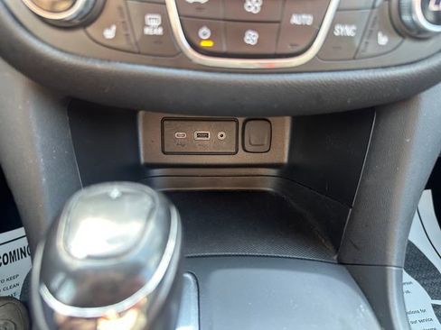 Used 2019 Chevrolet Equinox LT w/ Driver Convenience Package image 29