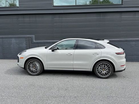Certified 2021 Porsche Cayenne Turbo AWD/4WD image 2