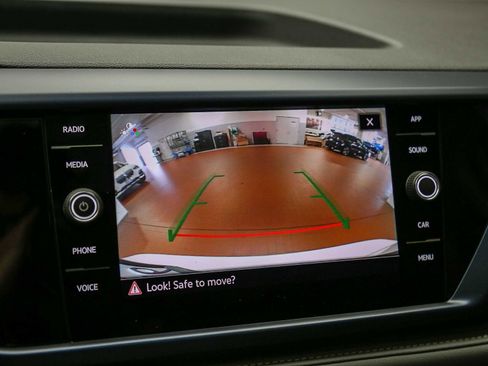 Used 2024 Volkswagen Taos SE w/ Panoramic Sunroof Package FWD image 26