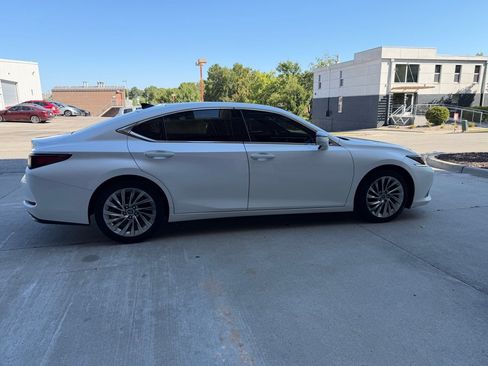 Used 2019 Lexus ES 350 Ultra Luxury w/ Accessory Package 2 FWD image 8