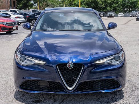 Used 2018 Alfa Romeo Giulia AWD image 2