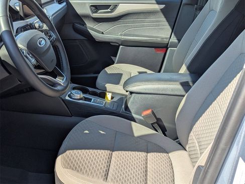 Used 2022 Ford Escape SE w/ SE Sport Appearance Package image 11