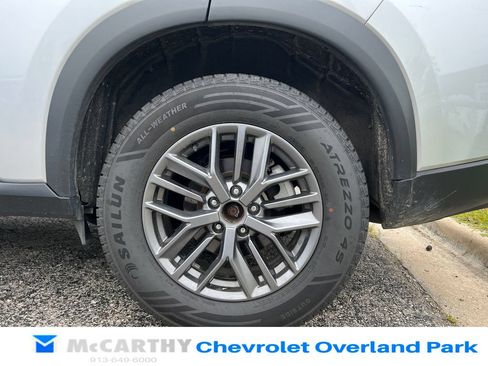 Used 2024 Nissan Rogue S AWD/4WD image 9