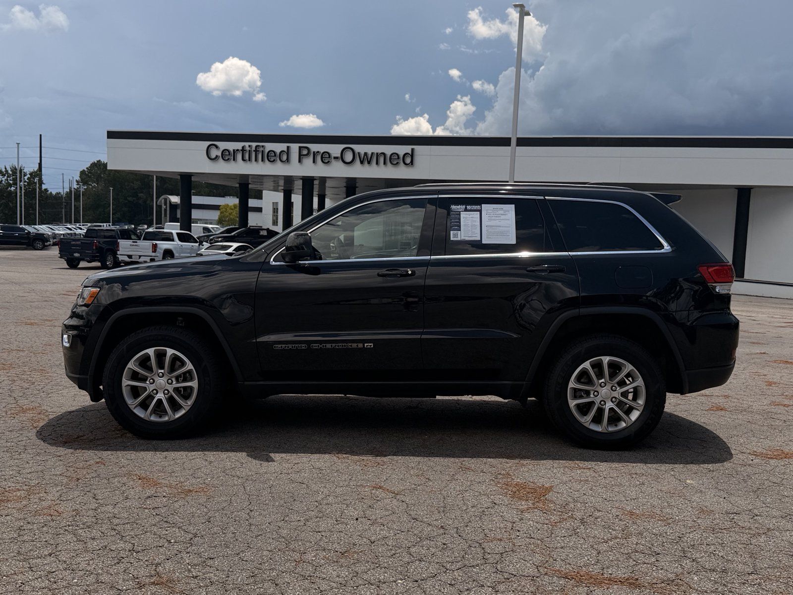 Used 2022 Jeep Grand Cherokee Laredo E AWD/4WD image 9