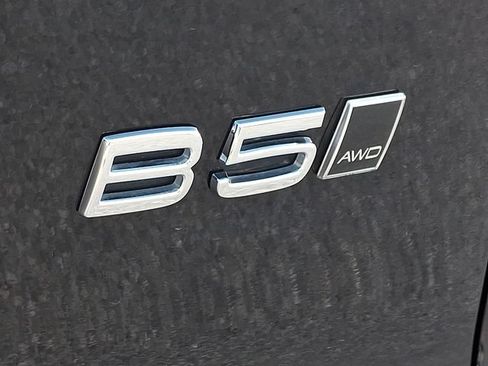 Certified 2024 Volvo XC40 B5 Plus w/ Protection Package Premier AWD/4WD image 34